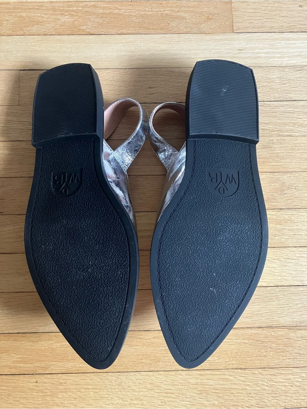 READ DESCRIPTION 9WW WYDR Studios Wide Metallic Silver Marlowe Slingback Flat
